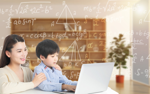 孩子学校骨折最多赔偿多少，由谁来赔偿