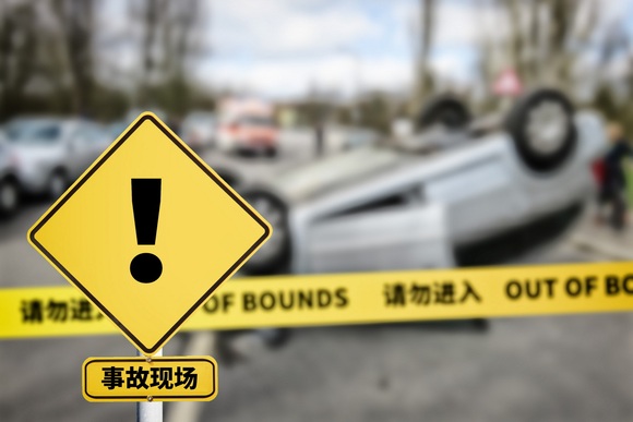 交通事故诉讼费和鉴定费谁承担