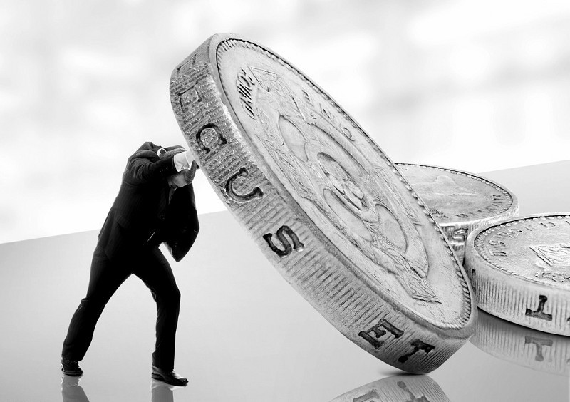如何评估债务清算的最优资产组合以最大化回收价值？